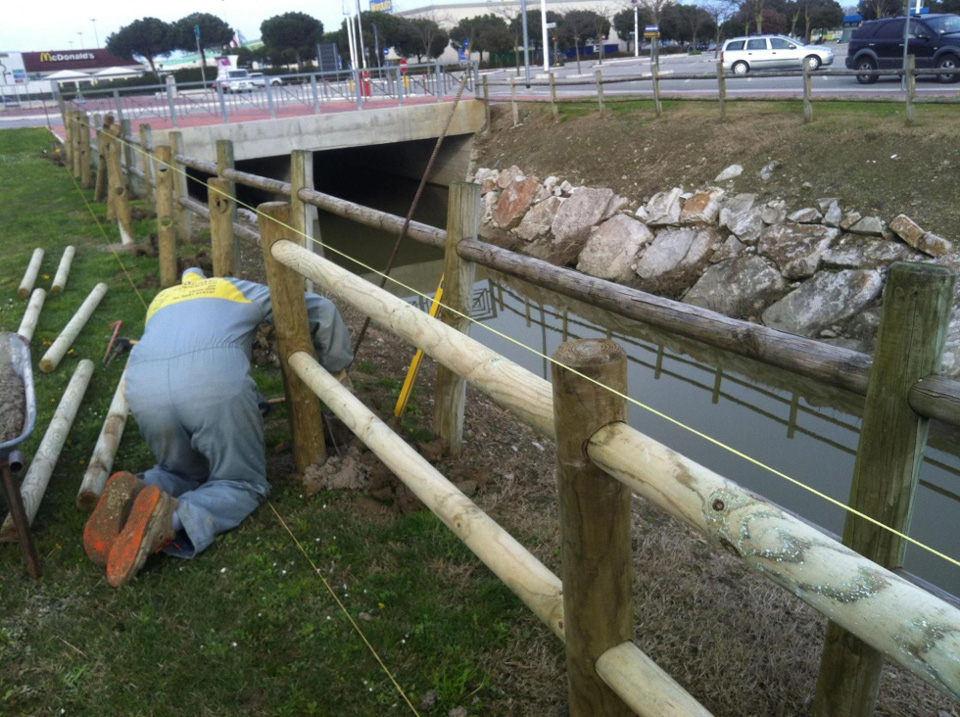 Delve Servizi a Misano: realizzazioni staccionate e recinzioni